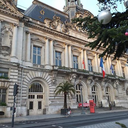 Appartement au calme, avec parc privé, 50m du tram Tours Exterior foto