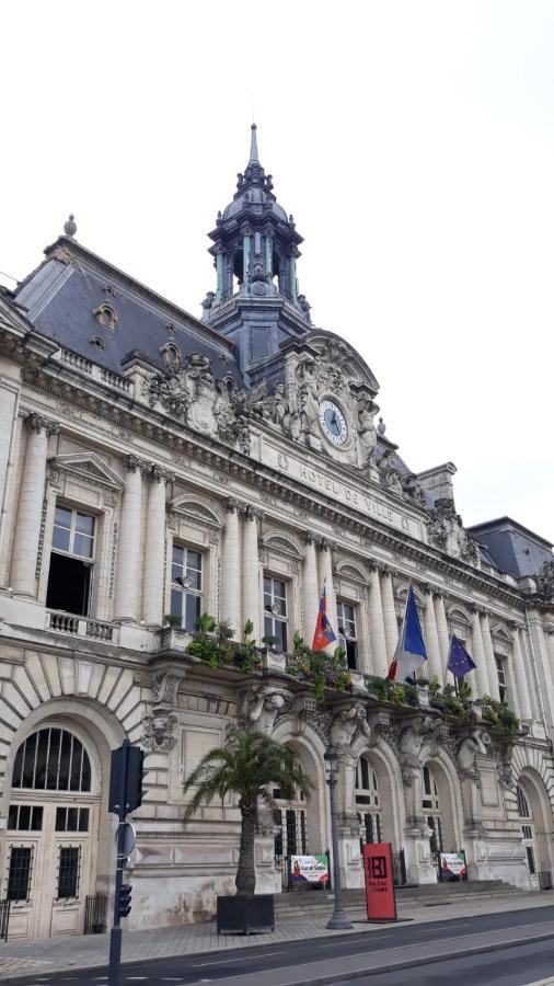 Appartement au calme, avec parc privé, 50m du tram Tours Exterior foto